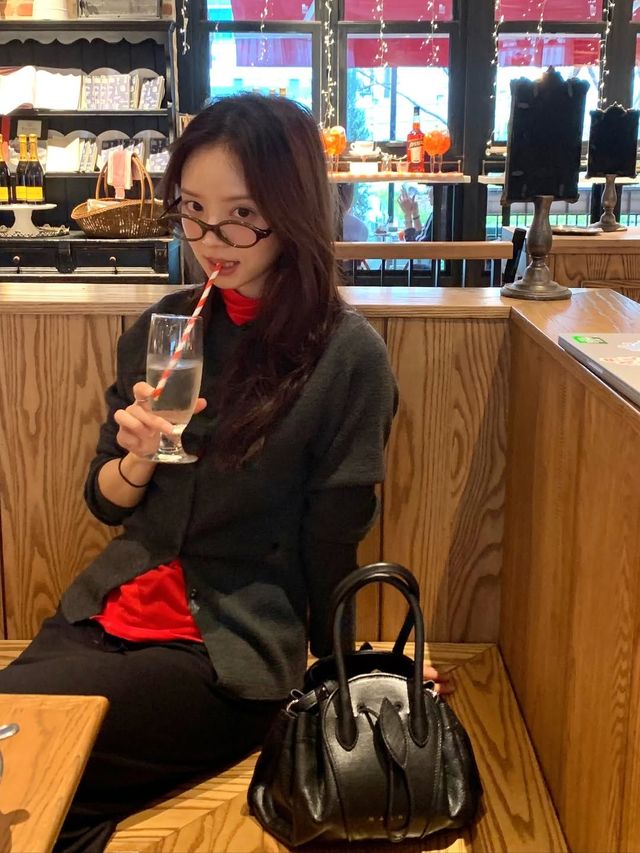 하트시그널 김지영의 레드 패션. 인스타그램 @_diyom_