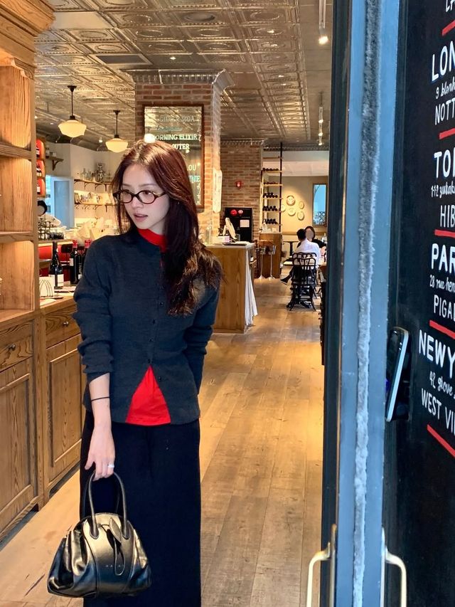 하트시그널 김지영의 레드 패션. 인스타그램 @_diyom_