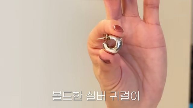 윤승아 귀걸이 | 유튜브 〈승아로운〉