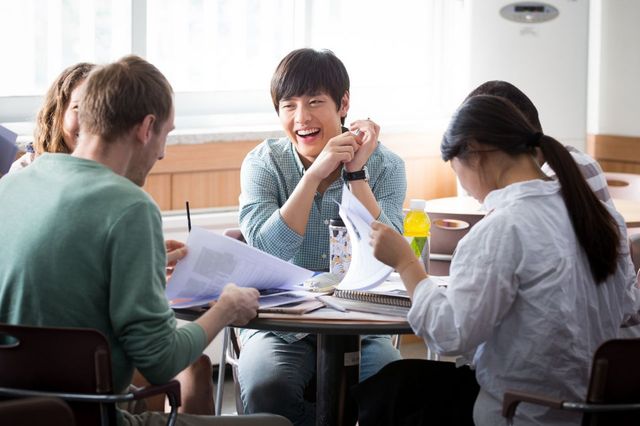 ‘스물’ 스틸컷. 네이버 영화 ‘스물’(2015)