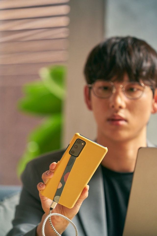 ‘스마트폰을 떨어뜨렸을 뿐인데’ 스틸컷. 네이버 영화 ‘스마트폰을 떨어뜨렸을 뿐인데’(2023)