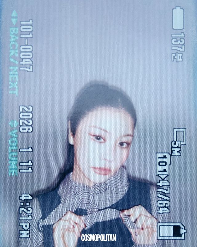 니트 드레스, 타이 셔츠 모두 Cos.