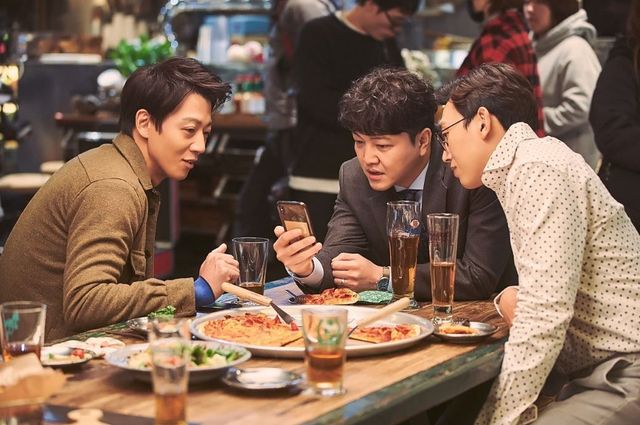 술 마신 날에만 관계하는 커플의 공통점. 영화 ‘가장 보통의 연애’ 스틸컷