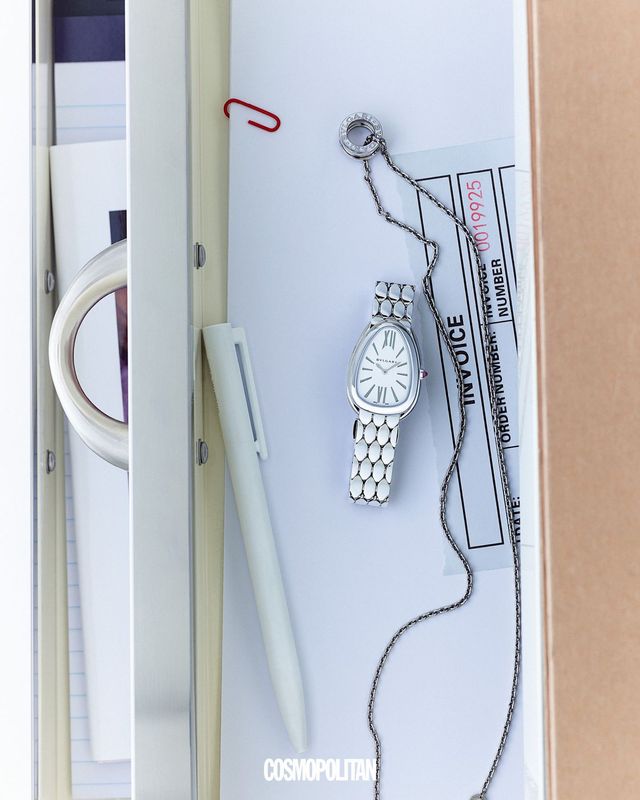 세르펜티 세두토리 워치 8백5만원, 비제로원 네크리스 8백95만원 모두 Bvlgari.