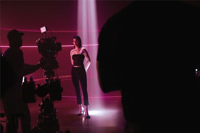 크롭 팬츠 | 인스타그램 @kendalljenner