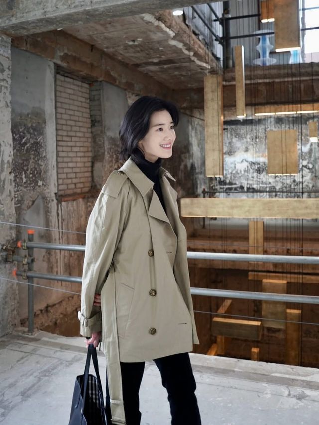 정은채 트렌치코트 | 인스타그램 @jungeunchae_