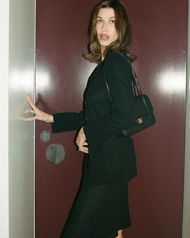 실크 셔츠 | 인스타그램 @haileybiber