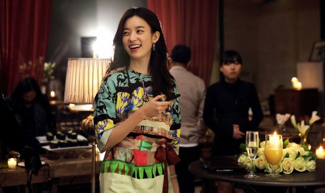 나이 들수록 이상형이 까다로워지는 이유. 영화 ‘뷰티 인사이드’ 스틸컷