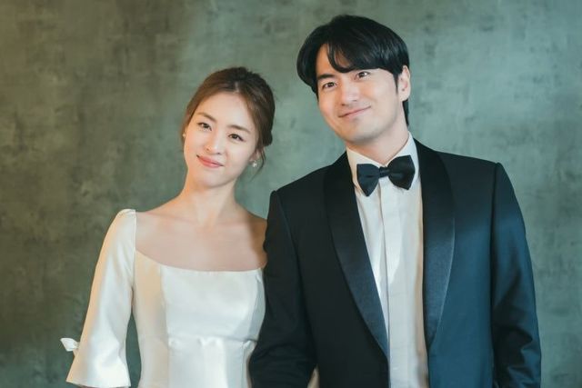 결혼식에 가지 않아도 되는 사이 정리. 카카오TV 웹드라마 ‘결혼백서’ 스틸컷