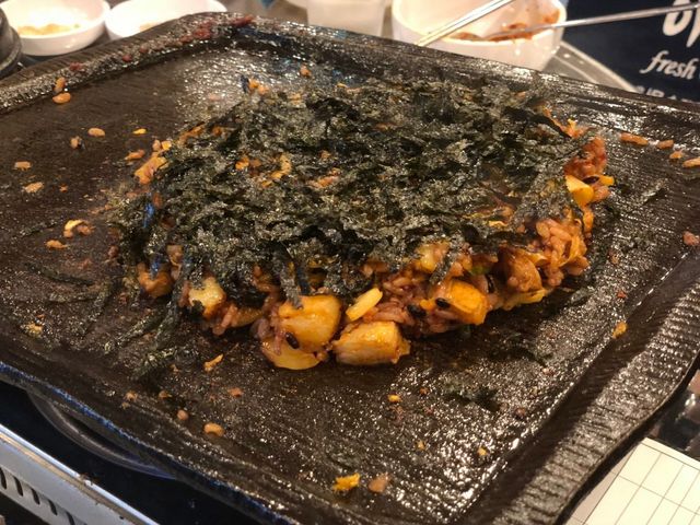 강민경이 픽한 합정역 앞 삼겹살, 항정살 맛집 ‘신김치생삼겹살’. 사진 네이버 지도 신김치생삼겹살 업체 등록 사진