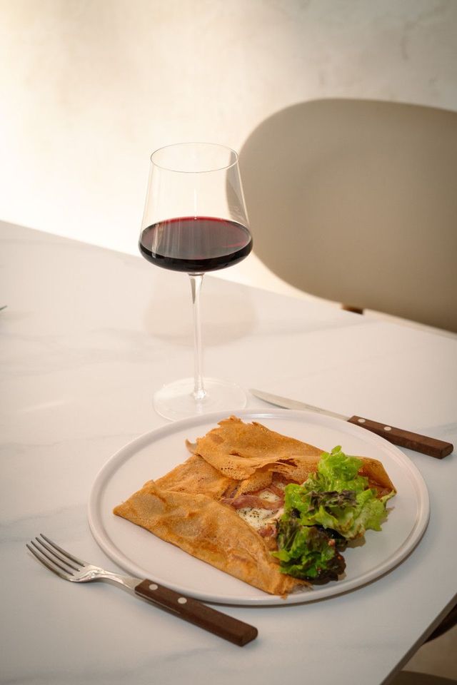 크레페를 베이스로 한 다양한 메뉴를 맛볼 수 있는 ‘셰주’. 사진 네이버 지도 셰주 업체 등록 사진