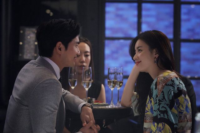 나이 들수록 이상형이 까다로워지는 이유. 영화 ‘뷰티 인사이드’ 스틸컷