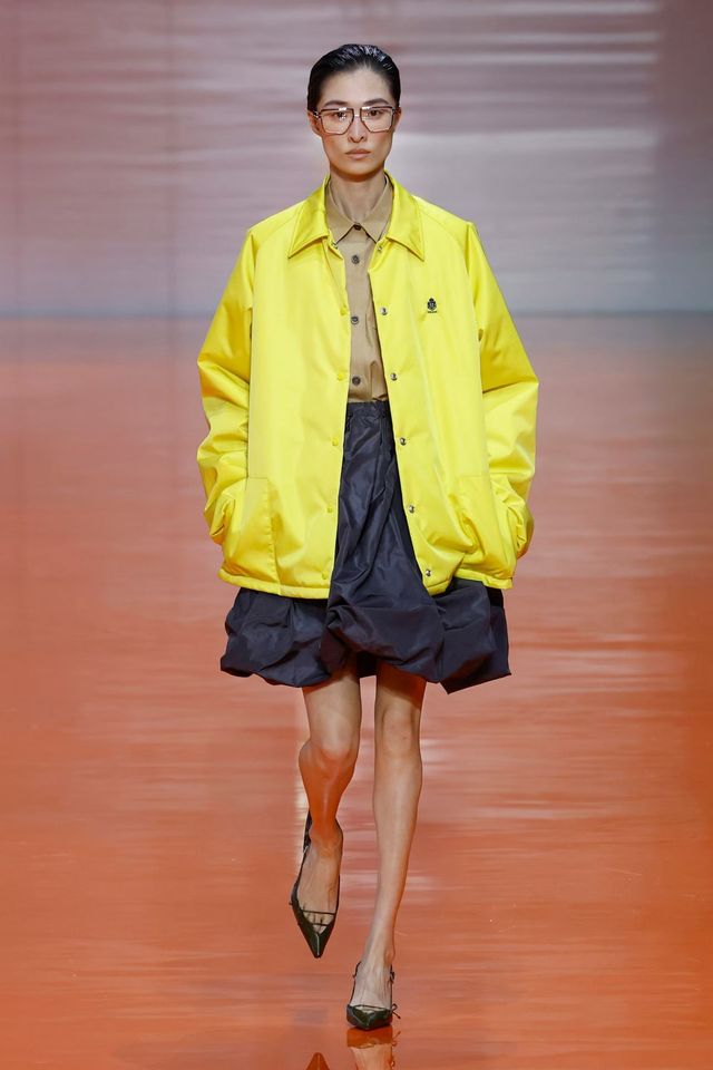 옐로 룩 | 출처 prada.com