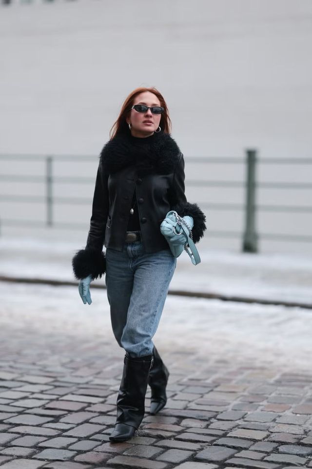 가죽 자켓과 청바지 스타일링 | Valentina Frugiuele//Getty Images