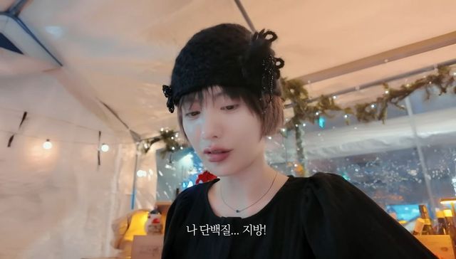 유튜브 〈NA( )NA〉