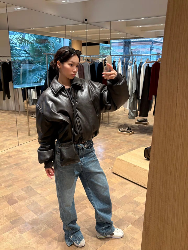 르세라핌 채원 가방 | 인스타그램 @_chaechae_1