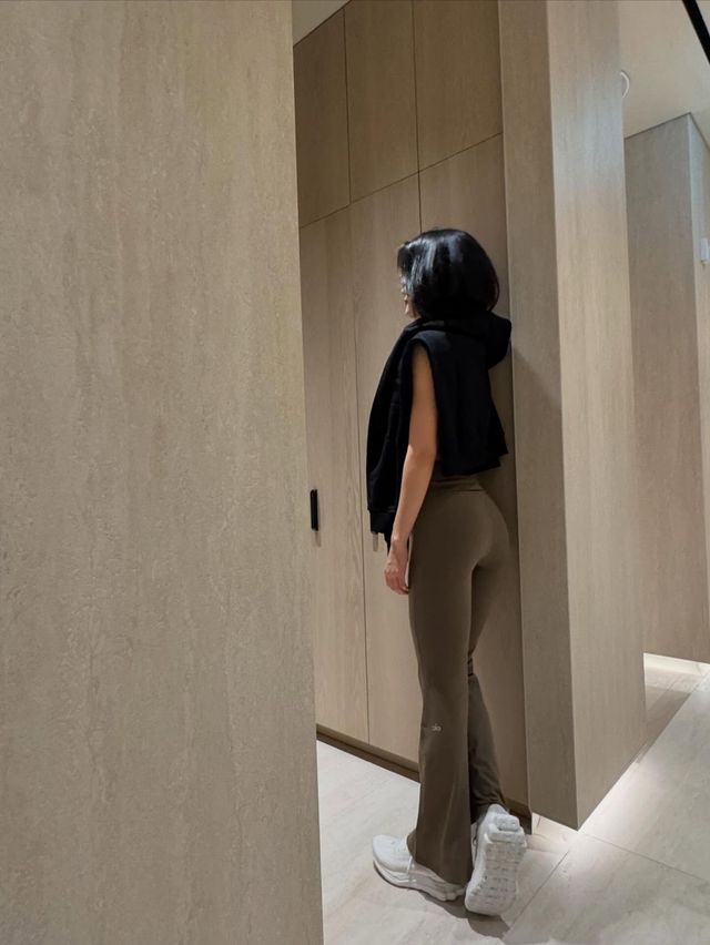 김태리의 부츠컷 레깅스 코디. 인스타그램 @kimtaeri_official