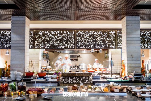 올데이 다이닝 '더 워터코트'