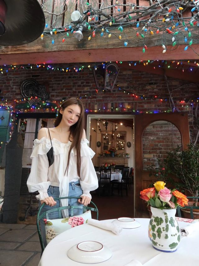 강민경 리본 블라우스 | 인스타그램 @iammingki