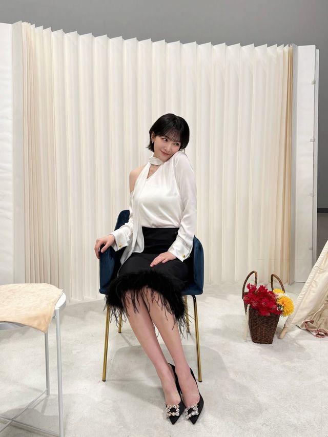 강지영 리본 블라우스 | 인스타그램 @kkangjji_