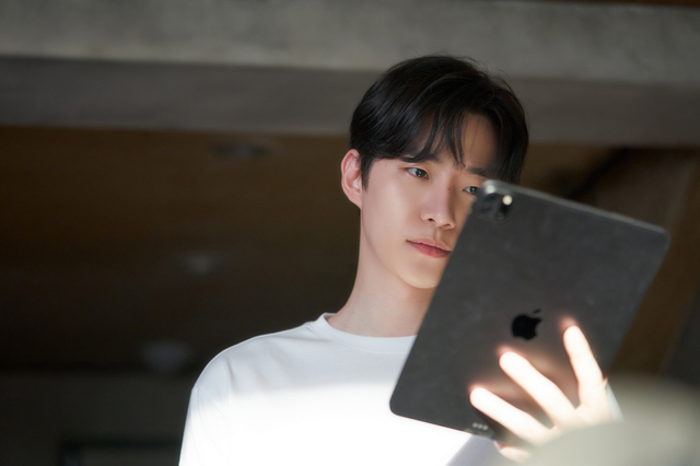  SNS를 멀리하고 싶은 이들을 위한 꿀팁, 넷플릭스 ‘셀러브리티’ 스틸컷 