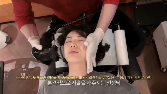 유튜브 〈NA()NA〉