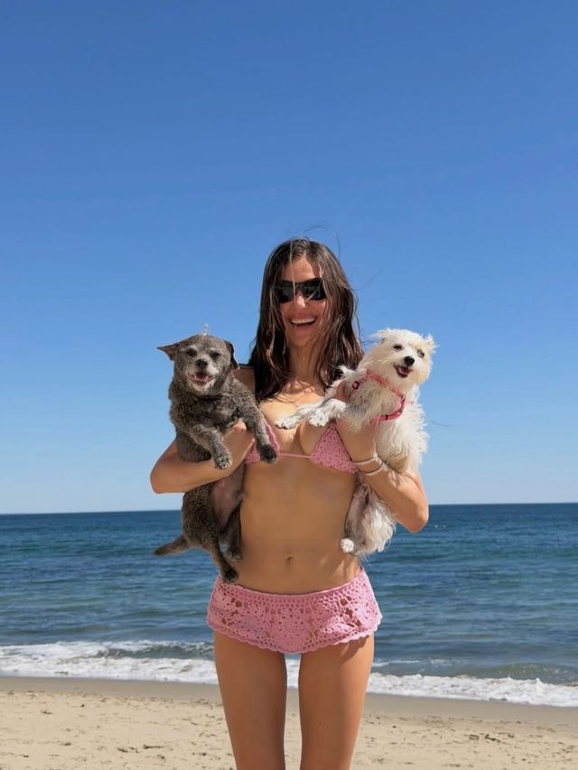 프랭키스비키니 이미지 컷. 인스타그램 @frankiesbikinis