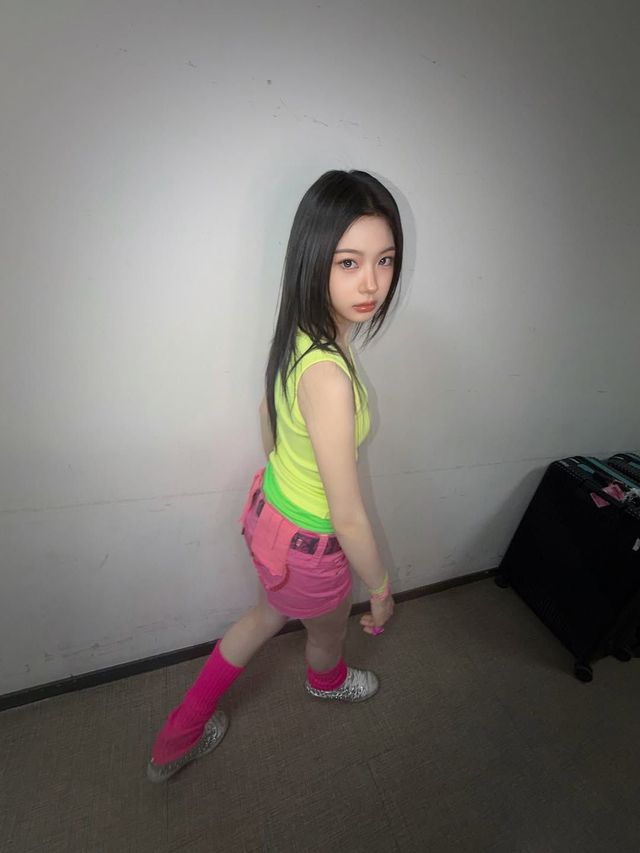 키야의 핫핑크 반바지 코디. 인스타그램 @kiiikiii.official