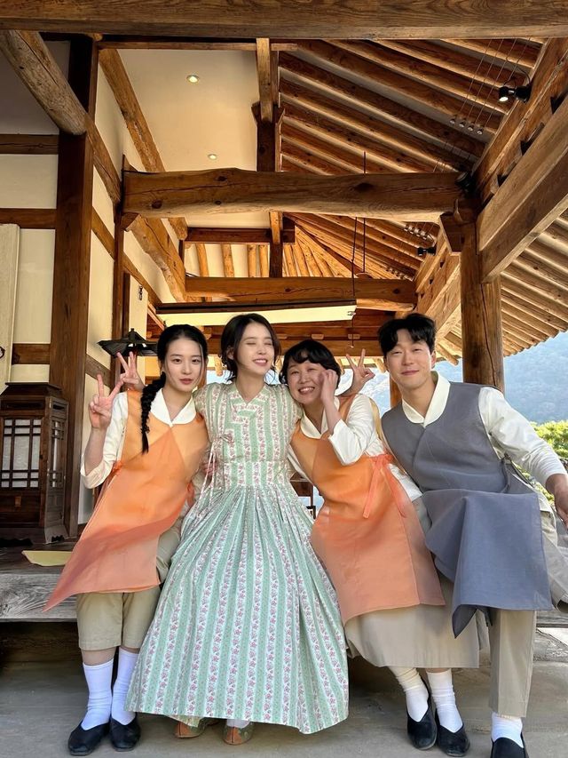 〈21세기 대군부인〉 아이유 패션 | 인스타그램 @dlwlrma