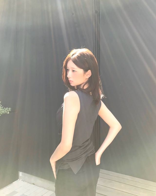 레이의 디테일로 완성하는 부츠컷 패션. 인스타그램 @reinyourheart