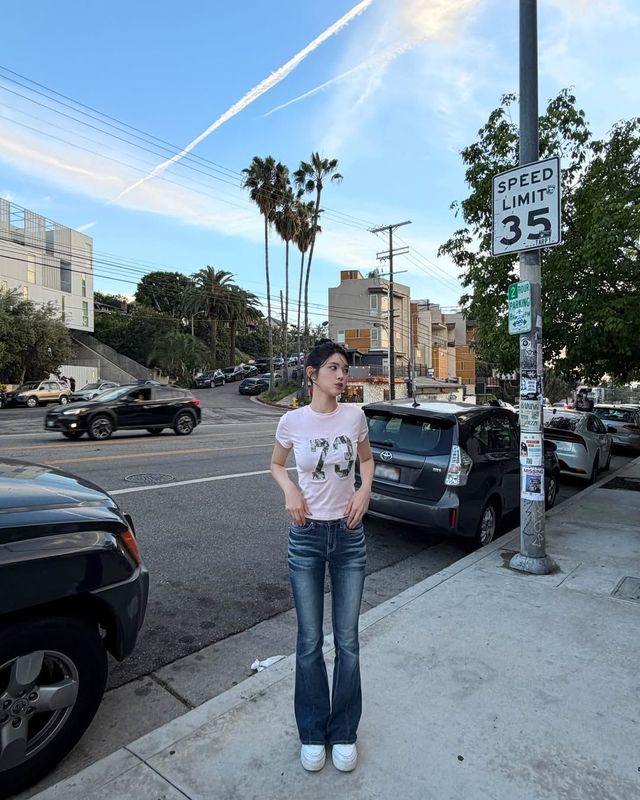 평소 부츠컷을 즐겨 입는 하츠투하츠 에이나. 인스타그램 @hearts2hearts