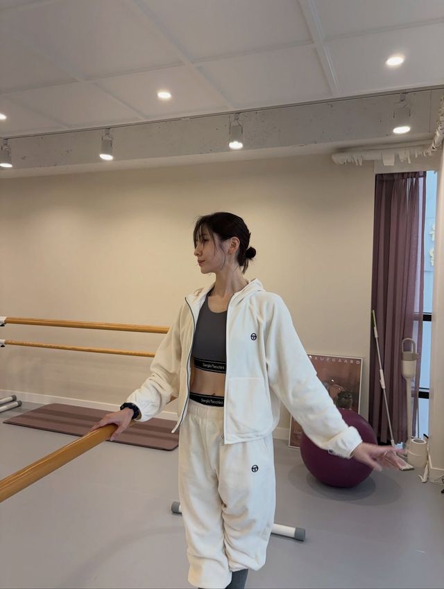 박지현 운동복 | 인스타그램 @voyavivirel