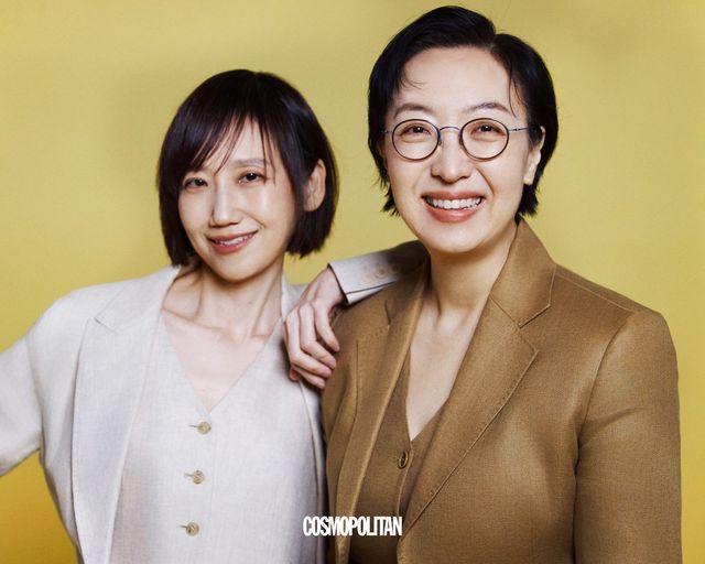 (김지윤)재킷, 베스트 모두 Weekend Max Mara. (전은환)재킷, 베스트 모두 Max Mara.