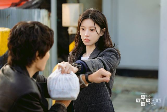 JTBC ‘모두가 자신의 무가치함과 싸우고 있다’ 스틸컷