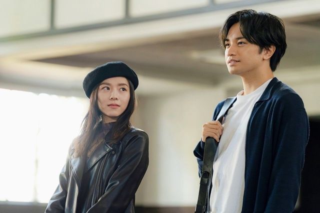‘나를 모르는 그녀의 세계에서’ 스틸컷. 네이버 영화 ‘나를 모르는 그녀의 세계에서’(2025)