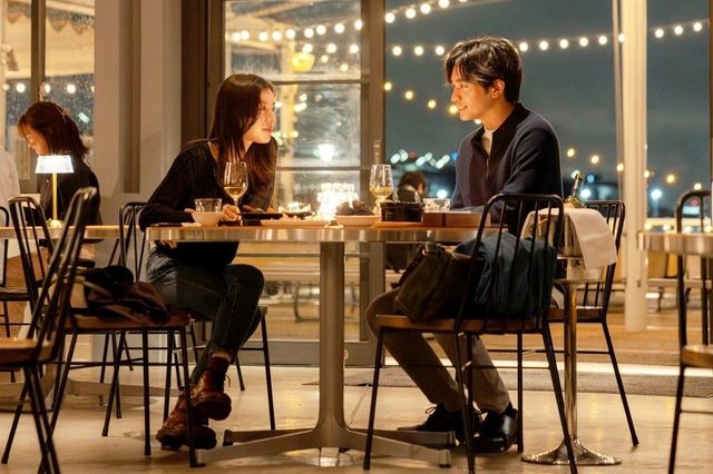 ‘나를 모르는 그녀의 세계에서’ 스틸컷. 네이버 영화 ‘나를 모르는 그녀의 세계에서’(2025)