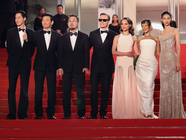 칸에 초청된 영화 '호프'와 배우들. 배우들의 레드카펫 사진. 사진 인스타그램 @festivaldecannes