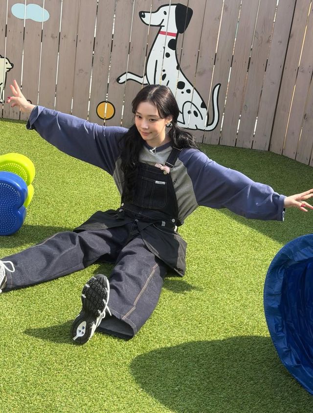 에스파 윈터 멜빵바지 패션 | 인스타그램 @imwinter