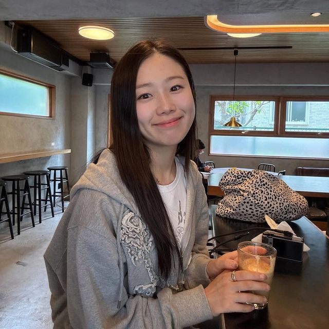 나는솔로 31기 순자의 여름 치마 코디. 사진 인스타그램 @teeth.all.silver