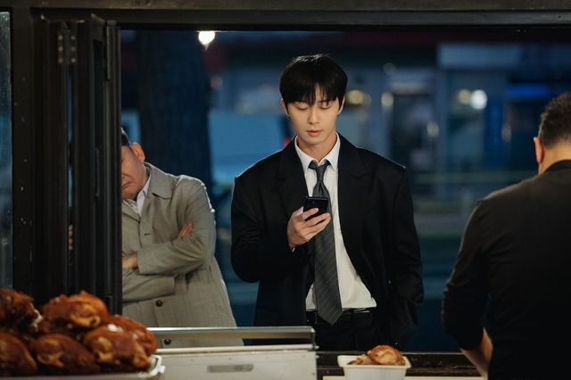 전 연인에게 연락이 왔을 때 대처하는 법, JTBC ‘경도를 기다리며’ 스틸컷