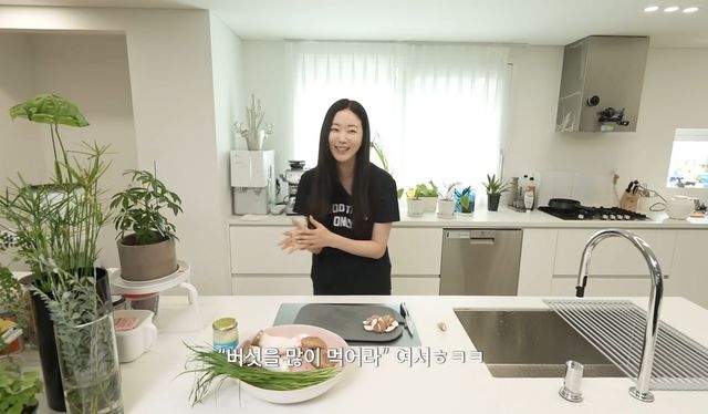 유튜브 〈김사랑 sa rang〉