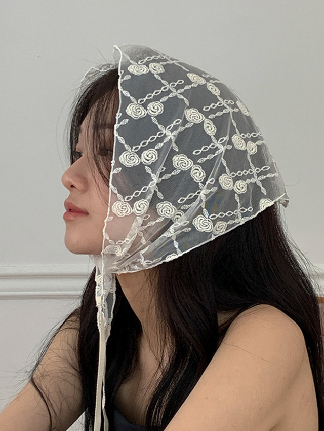 Qasr Lace Kerchief