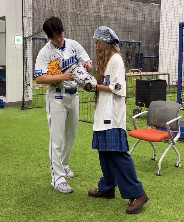 서지수의 야구 유니폼 룩. 인스타그램 @samsunglions_baseballclub