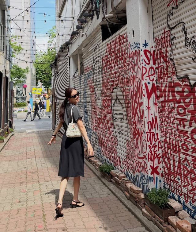 정려원의 힐 샌들 코디. 인스타그램 @yoanaloves