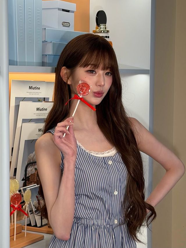 아이브 장원영 슬립코어 파자마 룩 | 인스타그램 @for_everyoung10
