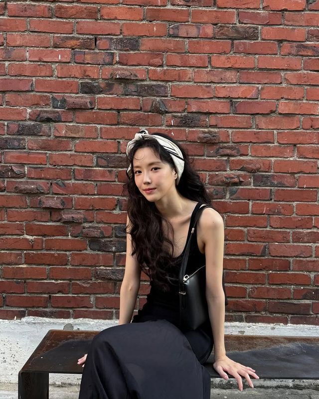 여름데일리룩을 선보인 손나은. 사진 인스타그램 @marcellasne_