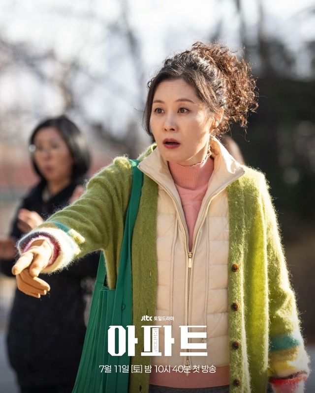 드라마 〈아파트〉 문소리 배우 | 인스타그램 @jtbcdrama