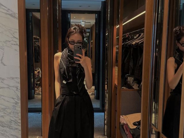 손나은 민소매 패션 | 인스타그램 @marcellasne_