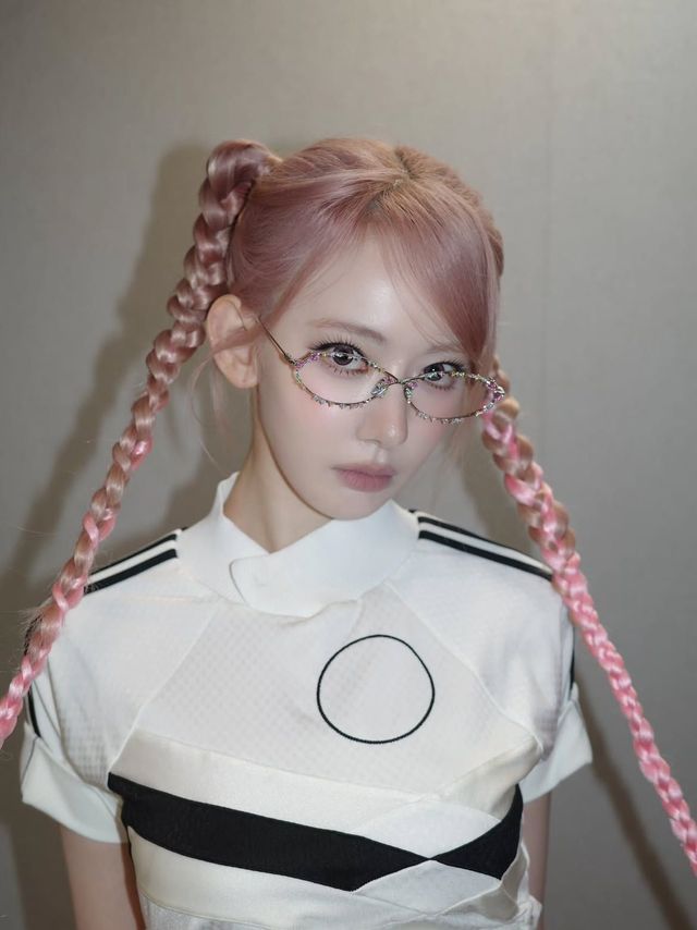 핑크 헤어를 더블 브레이드 스타일로 연출한 사쿠라 | @39saku_chan