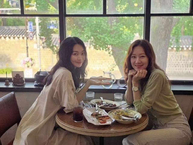 공효진, 신민아 패션 | 인스타그램 @ament_official